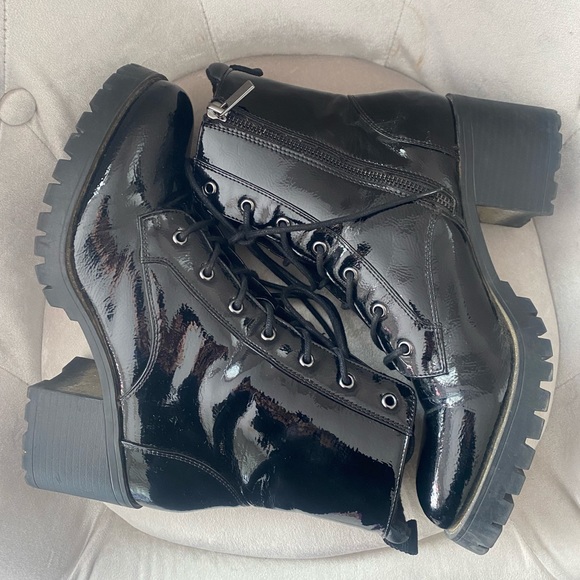 Shoes - Patent Leather Black Chunky Lace Up/ Side Zipper Heel Combat Boot size 9M